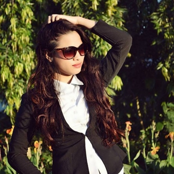 Meet your Posher, Jeline - Picture 1 of 1